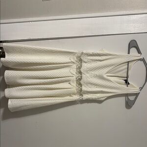 Elegant White Sleeveless Dress
